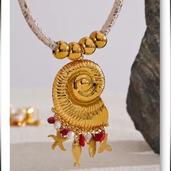 Golden Seashell Pendant Necklace – Nautical Charm with Natural Stone Accents - Picture 6 of 17
